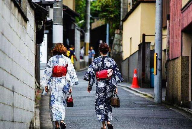 新奧今天最新資料晚上出冷汗,女子穿和服在南京景區(qū)拍照遭怒懟