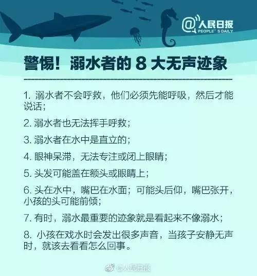 澳門龍門客棧圖庫2025,男孩擺獎狀看電視 爸爸欲言又止