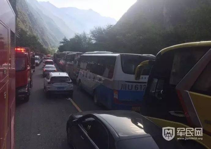 香港和澳門開獎結(jié)果600圖庫,車輛陷冰窟 皮卡司機救援不幸遇難