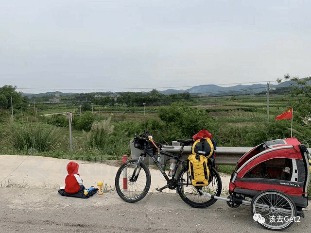 2025年什么生肖運(yùn)氣好,女兒回應(yīng)爸爸騎摩托護(hù)送20多公里