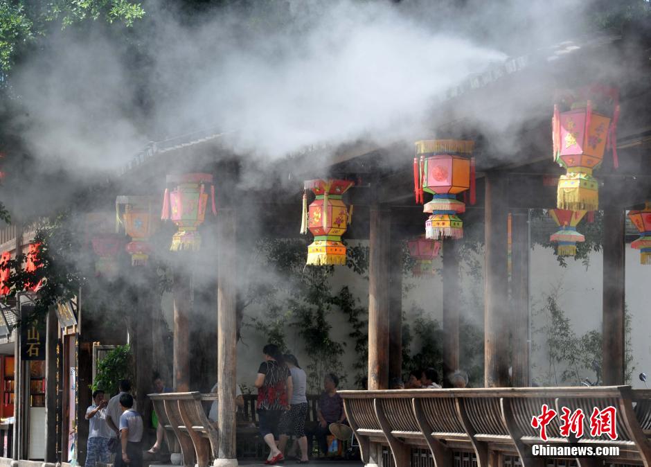 香港澳門今晚必開一肖,投喂南方游客的爾濱小孩哥火了