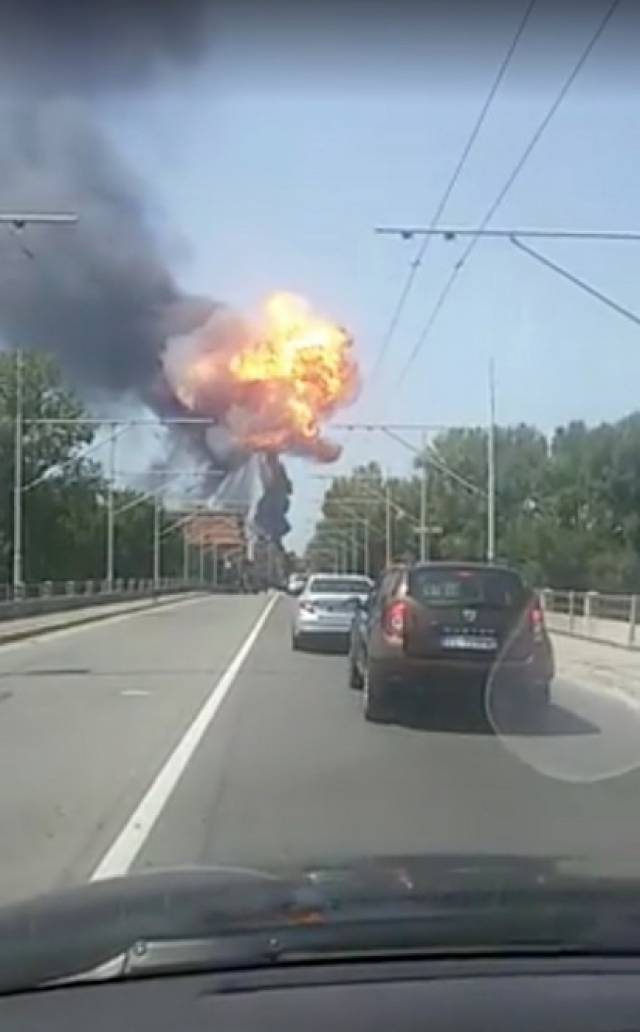 132688am馬會傳真查詢,山西兩貨車追尾爆出一團(tuán)火球數(shù)據(jù)整合執(zhí)行策略_挑戰(zhàn)款25.63.45